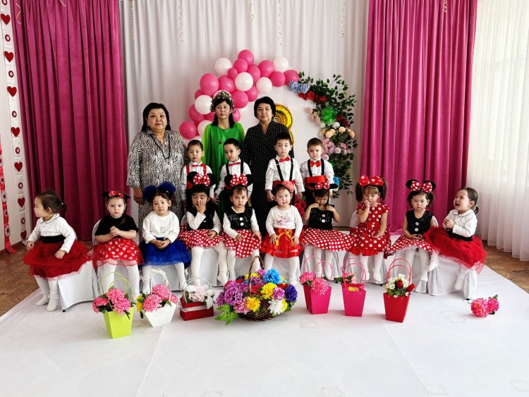 "Аналар мерекесі"  "Айгөлек" ортаңғы тобы