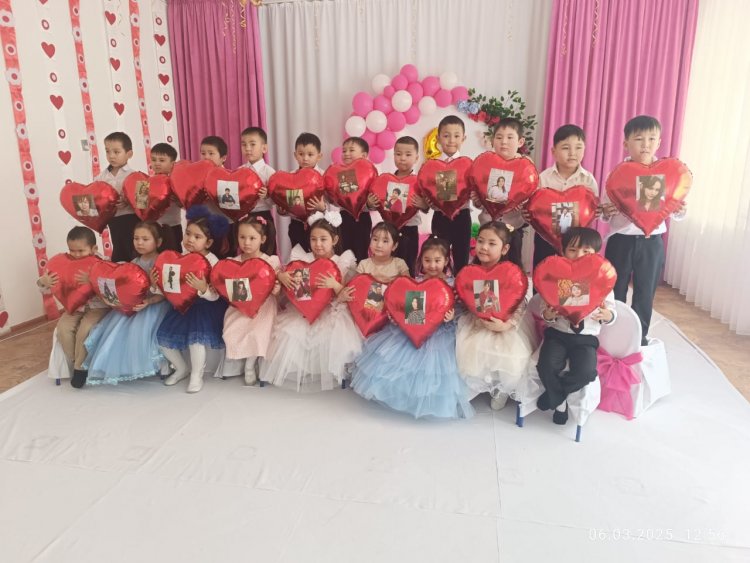 "Ана-гүл, ана- өмір шуағы"" "Балдаурен" мектепалды тобының мерекелік ертеңгілігі